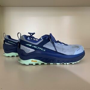 Altra Olympus 4